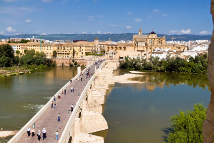 Cordoba Mezquita Brücke und Kathedrale