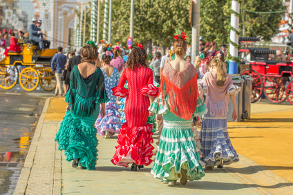 Flamenco Frauen auf dem Weg zum Pferdemarkt