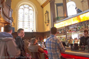 Dublin "The Church" Pub in ehem. Kirche Dublin "The Church" Pub in ehem. Kirche