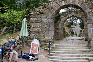 Eingang des Klosters Clendalough